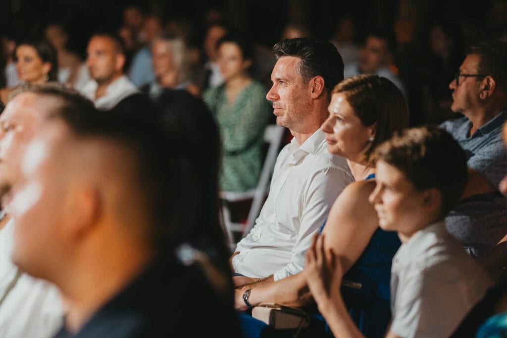 Unter den sternen: der zauber des nächtlichen rituals 19 Ejszakai szertartas Deak Udvarhazban 03