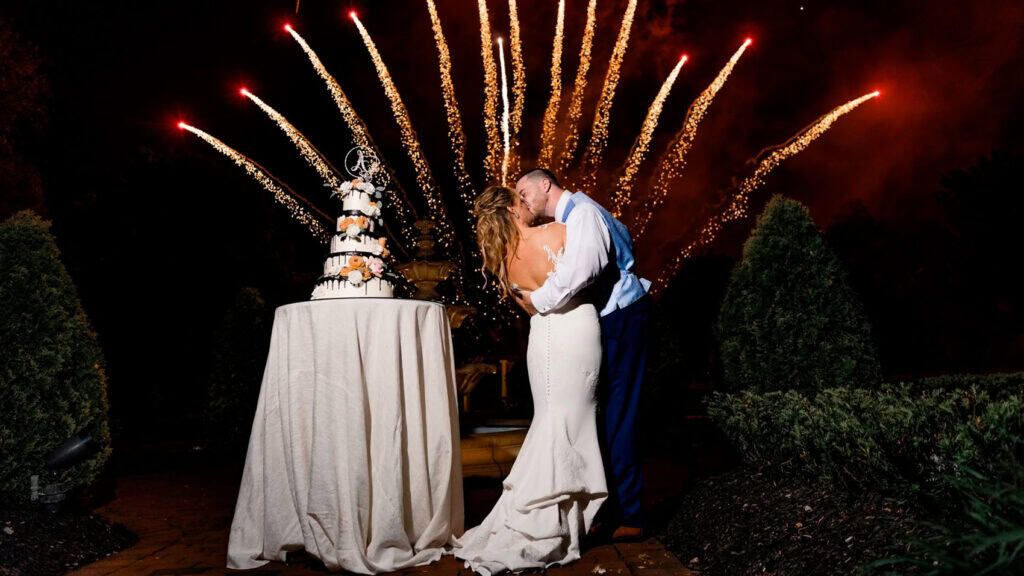 Nighttime wedding fireworks: make your big day go off with a bang! 🎆 7 Latvanyos tuzijatek az eskuvore wedding firework 02
