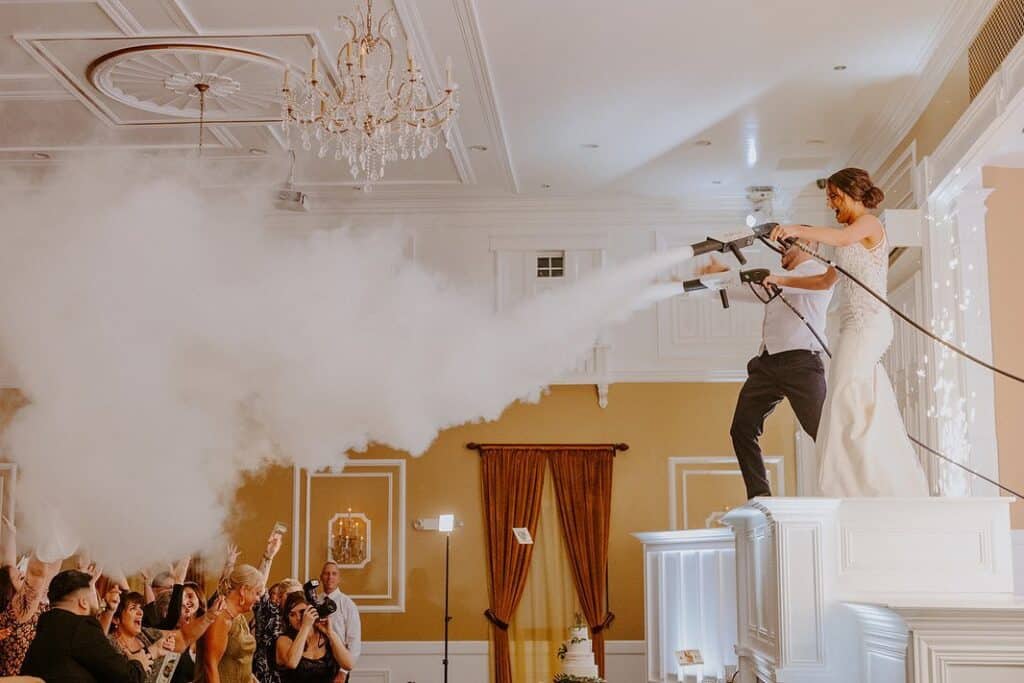 Wedding first dance: 10 things you need to know about your wedding first dance! 💃🕺 4 co2 fust fegyver eskuvore