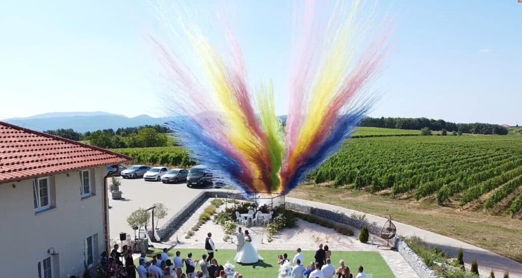 Nighttime wedding fireworks: make your big day go off with a bang! 🎆 6 Outdoor wedding in the countryside, in front of a few guests, colored smoke in the background.