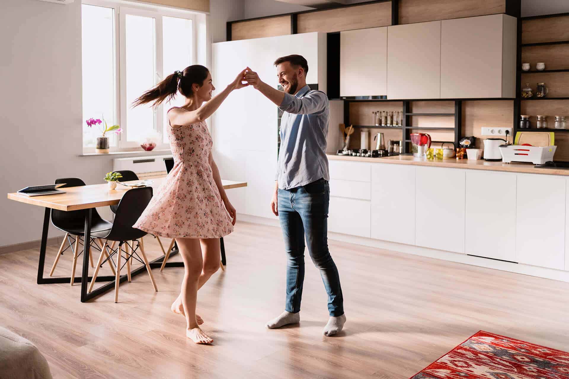 Online meghívó minta - anna & bence 15 man and woman dancing in a modern interior TU6VDEU 1 1